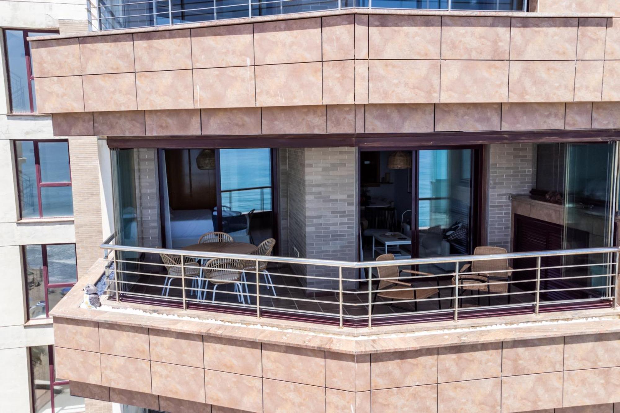 Buenavista Lifestyle By Sur Suites ฟูเอนฮิโรลา ภายนอก รูปภาพ