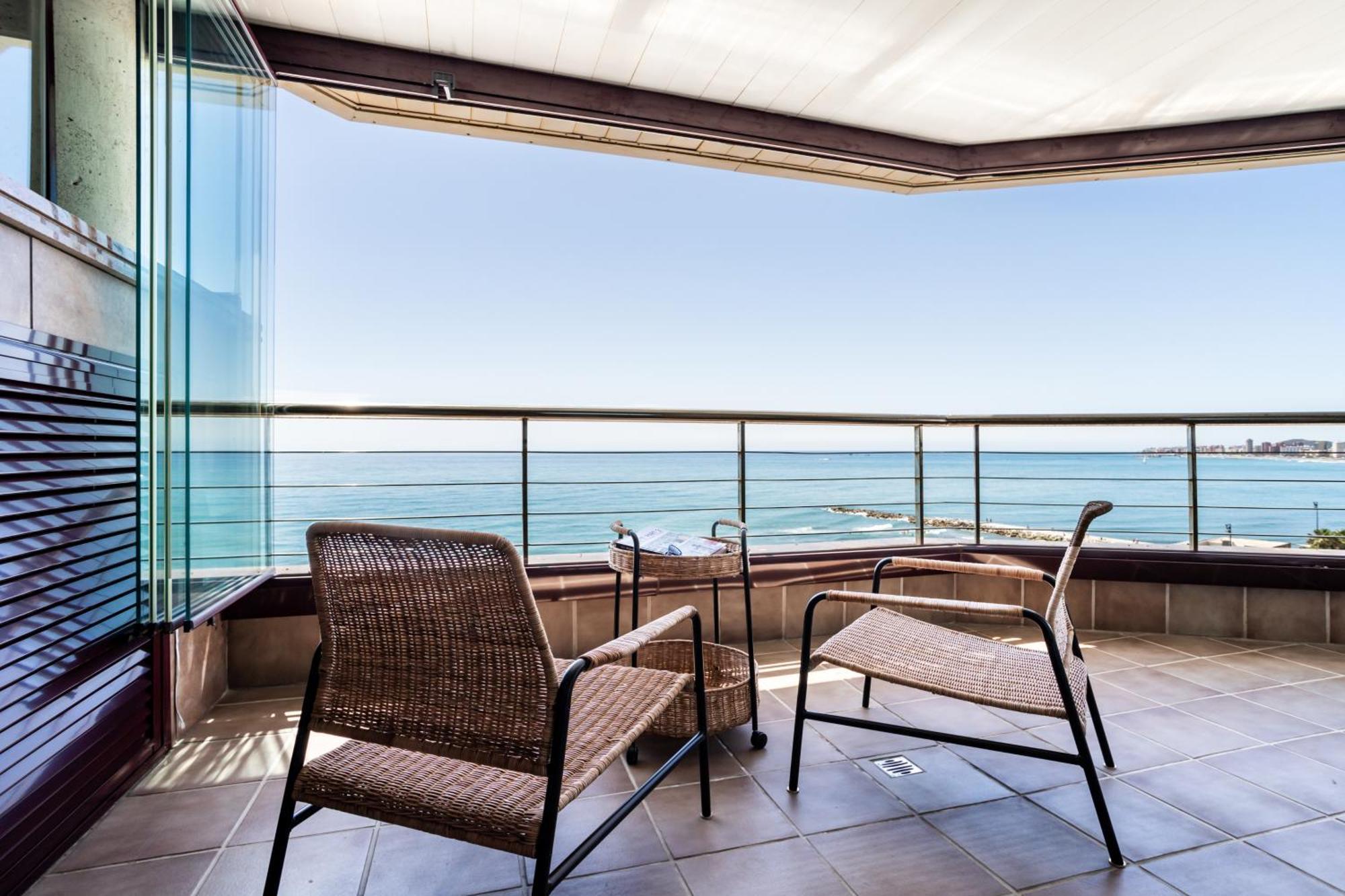 Buenavista Lifestyle By Sur Suites ฟูเอนฮิโรลา ภายนอก รูปภาพ