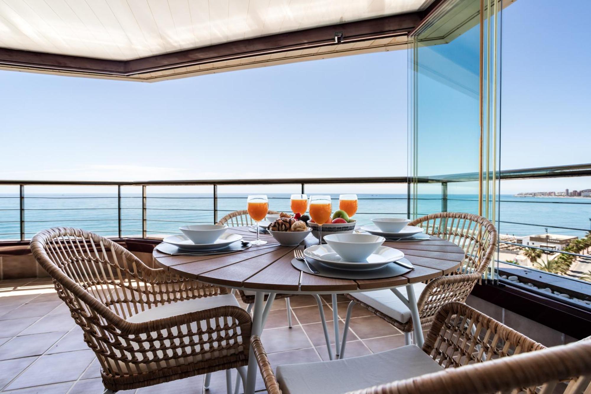Buenavista Lifestyle By Sur Suites ฟูเอนฮิโรลา ภายนอก รูปภาพ